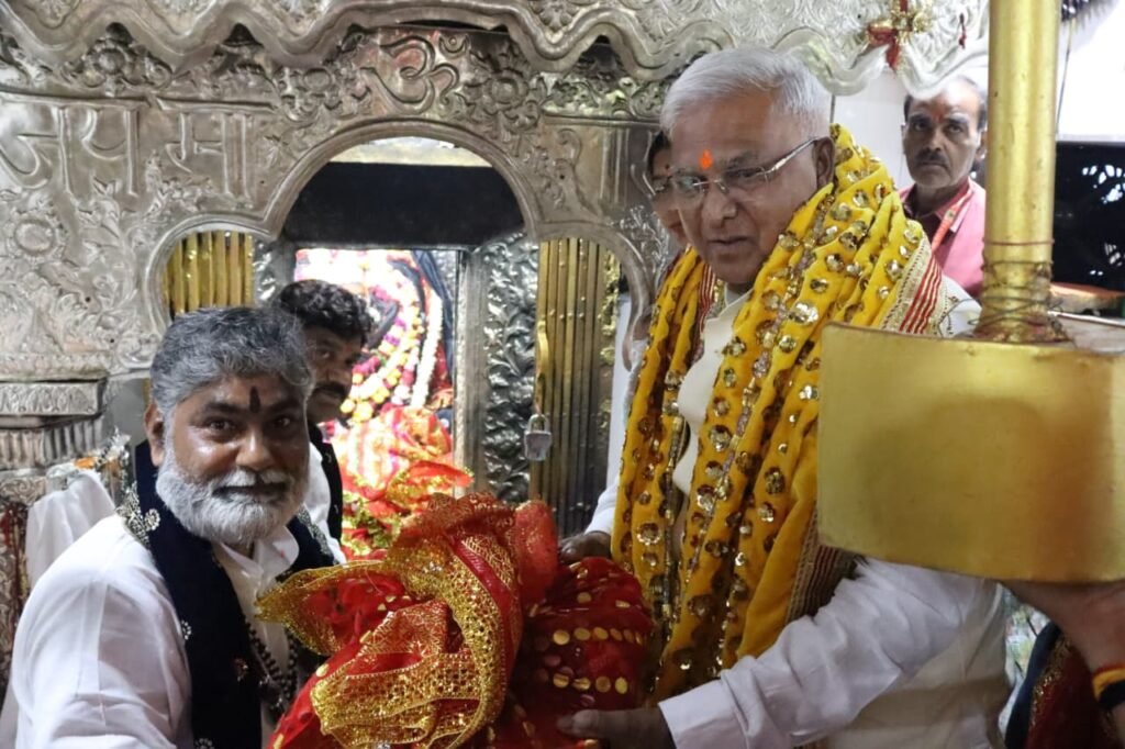 राज्यपाल ने किये मां शारदा देवी के दर्शन