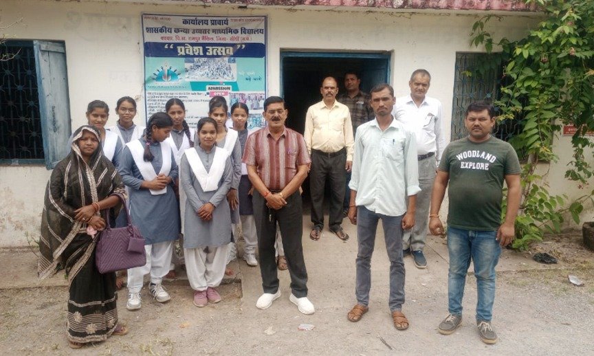 एल्बेण्डाजोल टेबलेट खाने से 8 छात्राओं की बिगड़ी तबियत