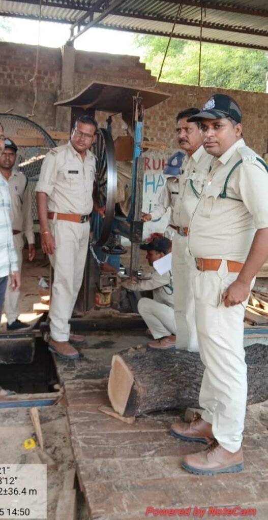 सारंगपुर, पचोर, पड़ाना में अवैध भंडारण पर 14 आरा मशीन सील