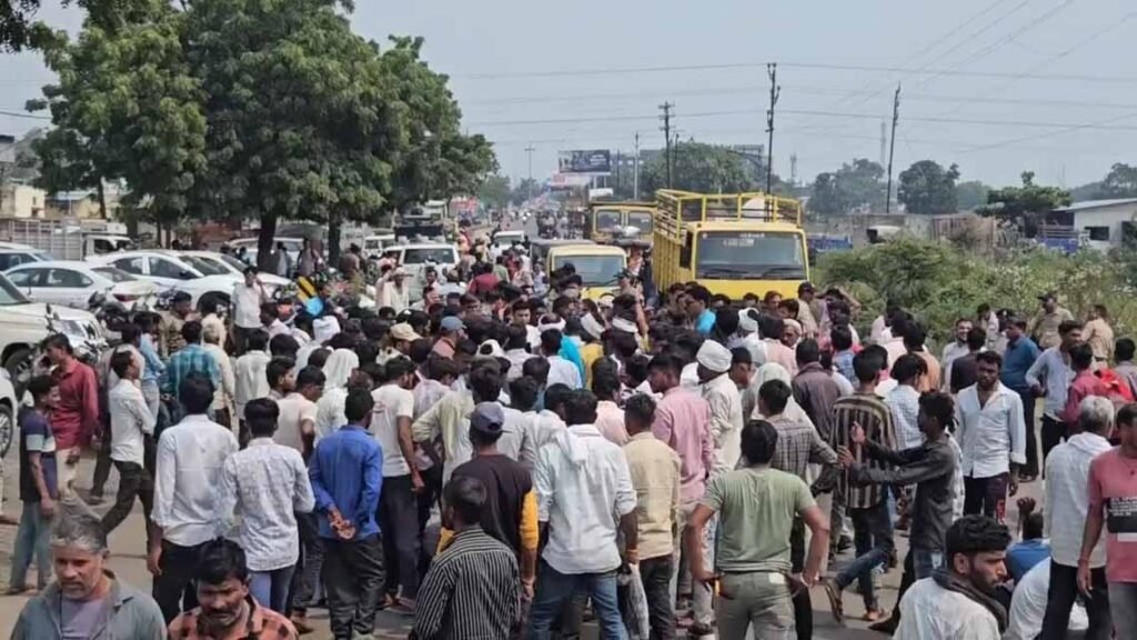 औने-पौन दाम में मक्का खरीदी पर भडक़े किसान,किया चक्का-जाम