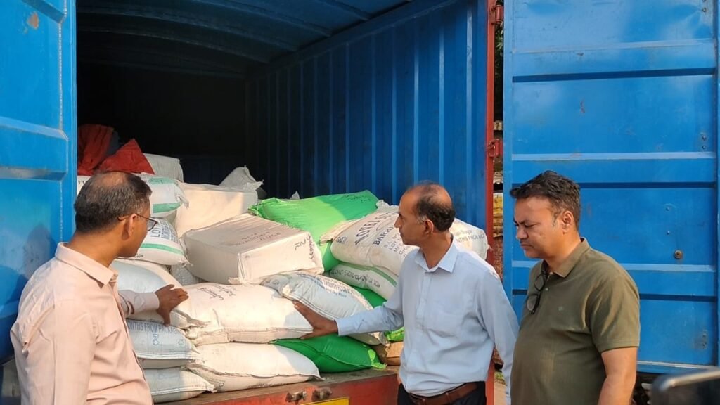 डाक विभाग की गाड़ी से मिला मिलावटी मावा