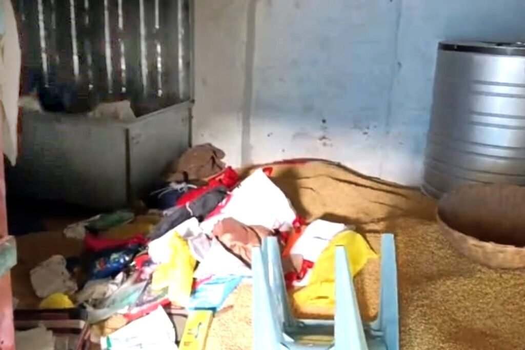 झीकनी में सोता रहा परिवार चोरों ने उड़ाए लाखों के गहने