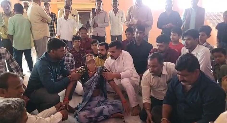 अनोखी अदालत, पेशी पर आए सांपों ने बताई डंसने की वजह