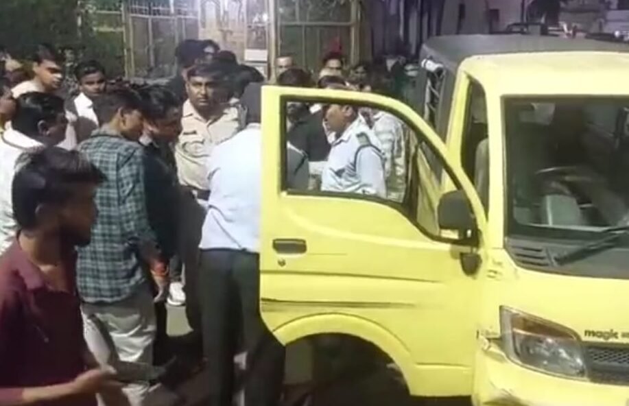 नशे में धुत ड्राइवर ने अस्पताल में मचाया तांडव, 20 बाइक रौंदी, महिला-बच्ची घायल