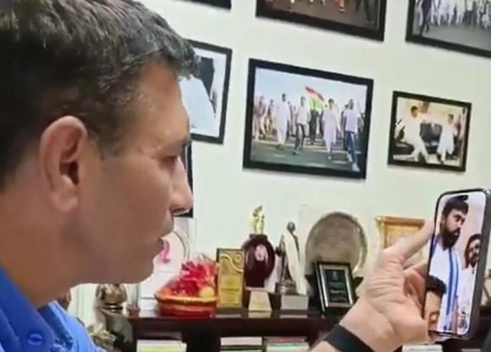 पटवारी ने वीडियो कॉल के माध्यम से भिंड के पीड़ित युवक से अमानवीय घटना की जानकारी ली