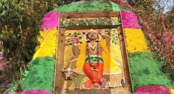 प्रदेश की सबसे बड़ी गौशाला में 108 टन गोबर से बने गोवर्धन पर्वत की पूजा