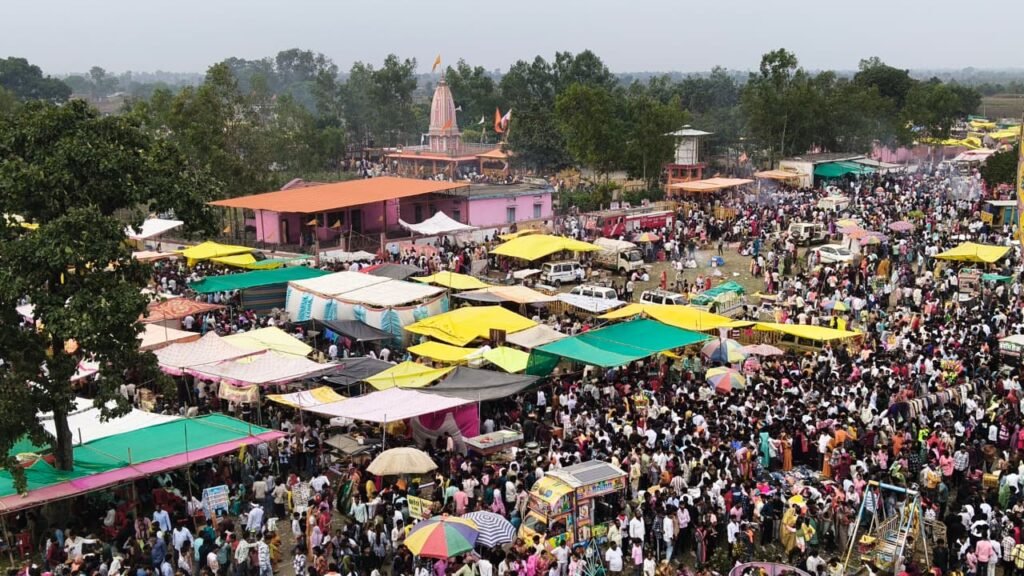 देवपुरा में उमड़ा आस्था का सैलाब, बारह खंभा मेले में दो लाख श्रद्धालुओं ने किया दूध अभिषेक