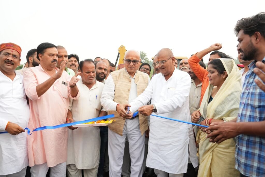 सांसद ने बहुप्रतीक्षित बहरी अमिलिया मार्ग में निर्मित नवीन पुल पर शुरू किया आवागमन 