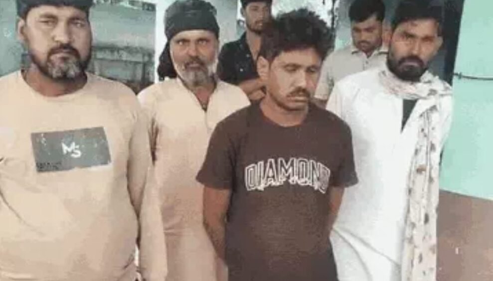 छतरपुर की मस्जिद में आगजनी: दो आरोपी यूपी से गिरफ्तार, चार की तलाश जारी