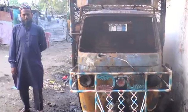 बैटरी रिक्शा में आग लगाने का आरोप