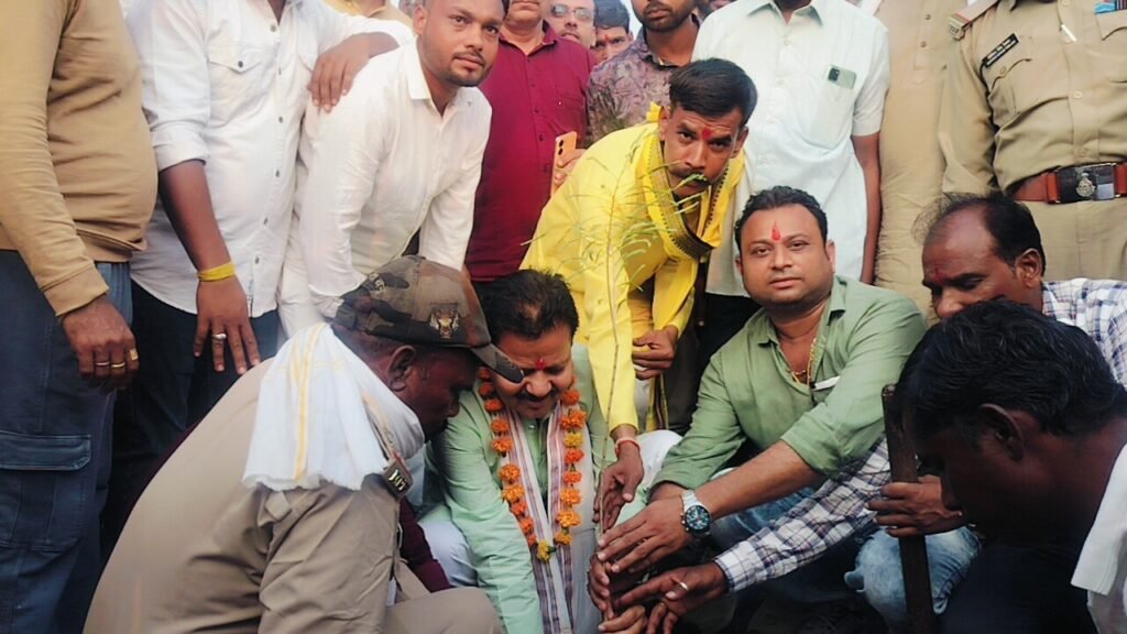 मढ़ाई मेला प्रांगण में हुआ पौधारोपण