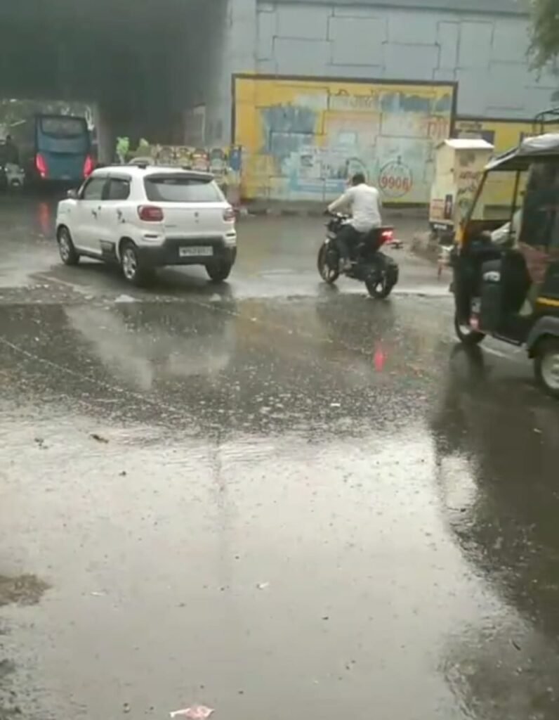 फिर लौटी बारिश, खेतों में हुई नमी