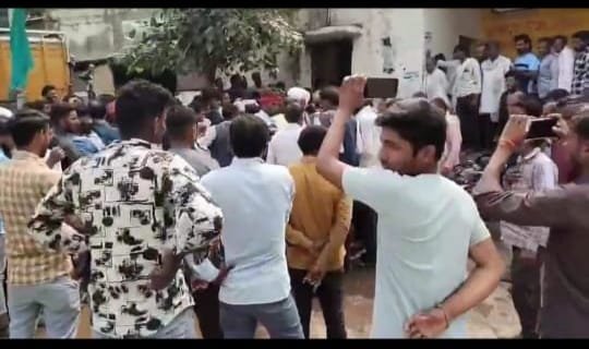 बैरसिया में खाद की कालाबाजारी का वीडियो वायरल, कलेक्टर ने लिया संज्ञान