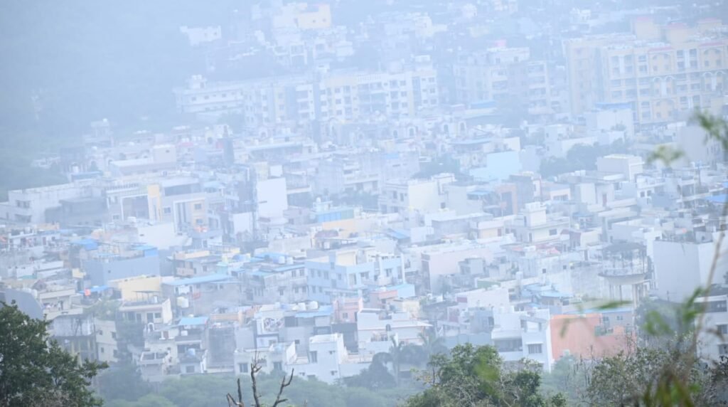 तीन सिस्टम से बदला मौसम: भोपाल में ठंड बढ़ी, 12 जिलों में भारी बारिश का अलर्ट