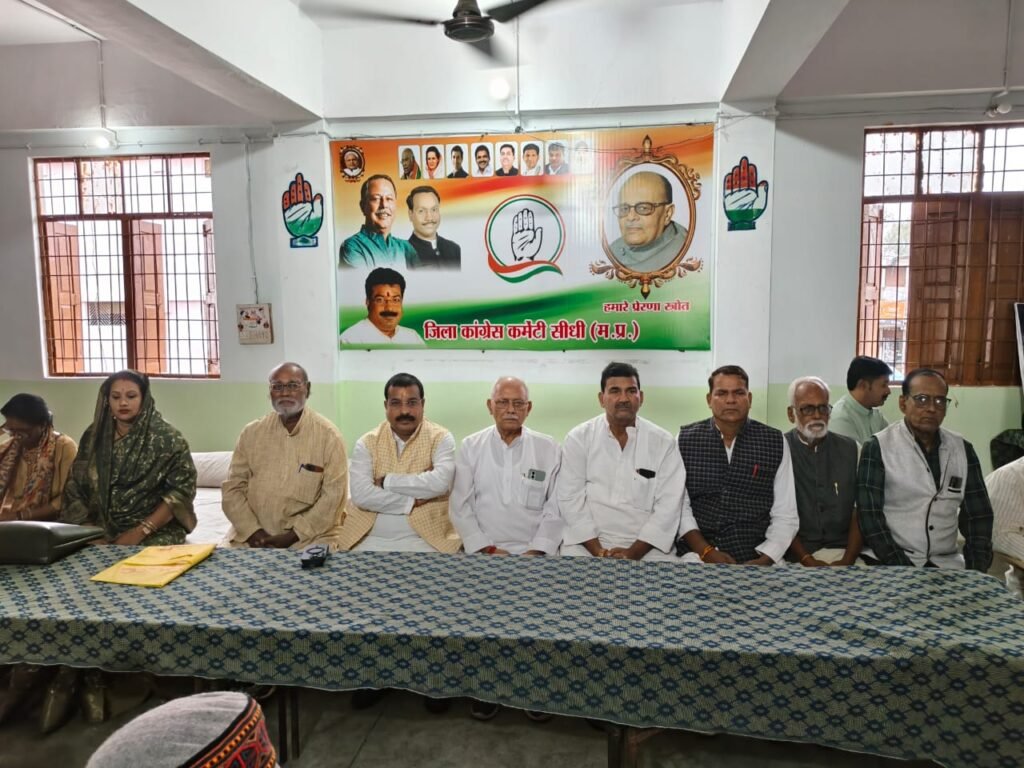 इंदिरा गांधी की पुण्यतिथि एवं सरदार पटेल की जयंती पर कांग्रेस भवन में श्रद्धांजलि कार्यक्रम आयोजित