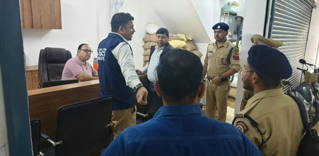 2 गुटखा व्यापारियों पर CGST की छापामार कार्रवाई, दस्तावेजों की जांच जारी