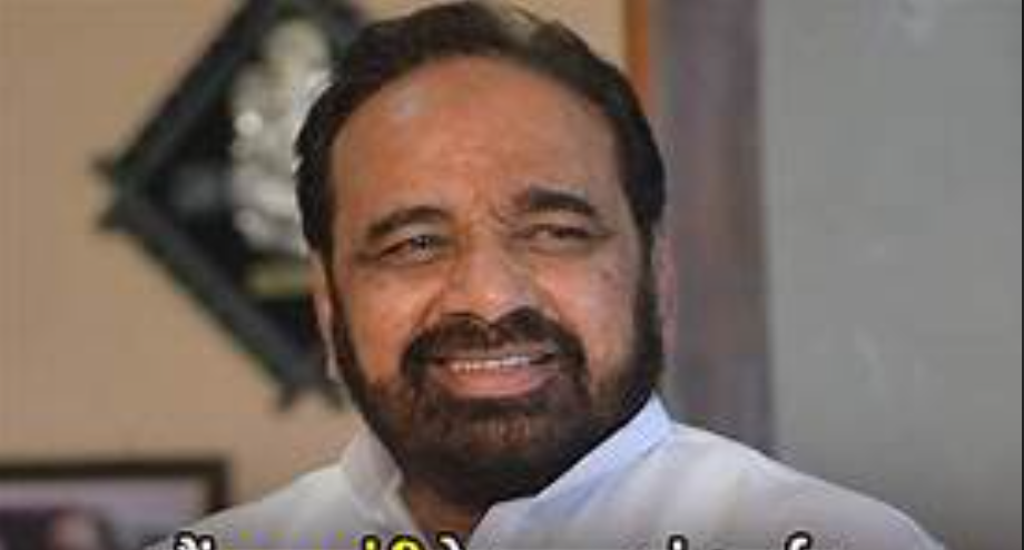 मंच से फिसले पूर्व मंत्री गोपाल भार्गव, प्राथमिक उपचार के बाद फिर शामिल हुए कार्यक्रम में