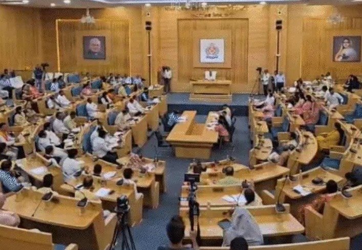 नगर निगम परिषद सम्मेलन में हंगामा, पार्षदों ने उठाए गड्ढे और कादरी मामले के सवाल