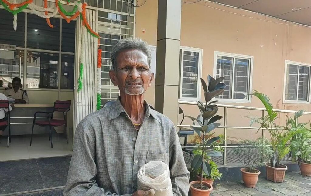 ज्वलनशील नकली रार पाउडर बेंचा, अधजला रह गया शव