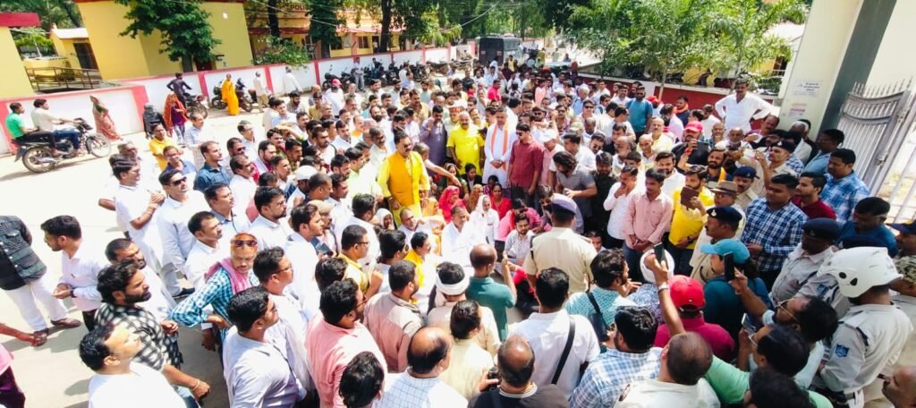 पूर्व भाजपा जिलाध्यक्ष के मामले में सर्व समाज ने एसपी से लगाई न्याय की गुहार