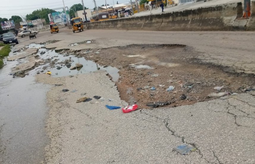 मेला की तैयारी पूरी,पर सडक़ जस की तस