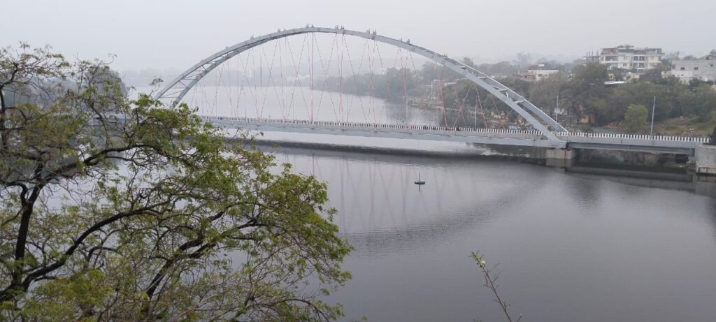 गुलाबी सर्दी की दस्तक: मप्र में रातें ठंडी, दिन में बादलों की मेहमानगी