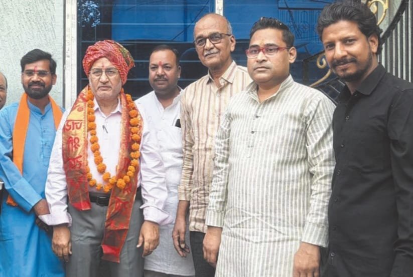 चिकित्सकों का सम्मान कर मनाया त्योहार