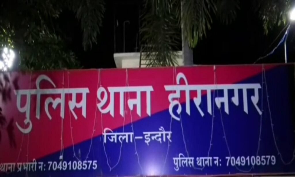 आमवाला चौराहे पर तीन युवक हथियारों सहित गिरफ्तार