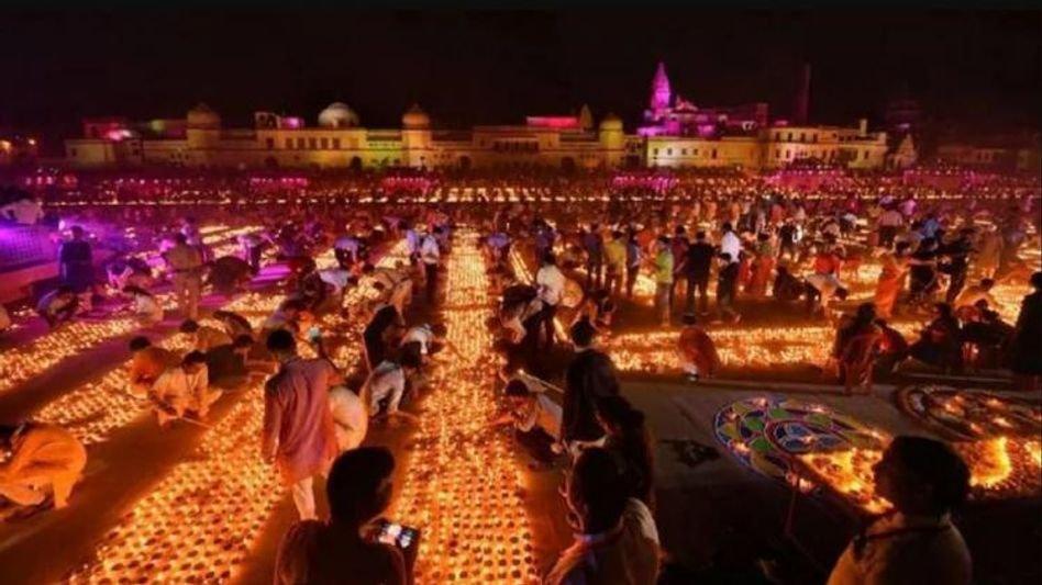 दीपोत्सव पर रोशनियों से आलोकित हुआ पूरा देश