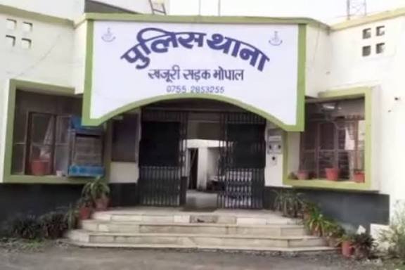 पुलिस ने पटाखा गोदाम को किया सील