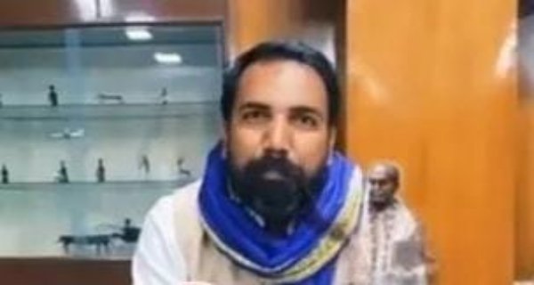 भीम आर्मी ने जूता फेंक आंदोलन किया स्थगित, अंबेडकर पर विवादित टिप्पणी का मामला