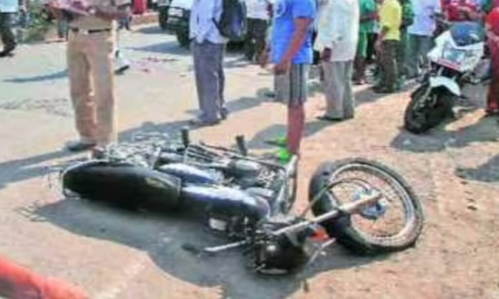 ननि कचरा गाडी ने बाइक सवारों को कुचला