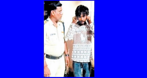 सोशल मीडिया पर चाकू के साथ वीडियो किया अपलोड, पुलिस ने मंगवाई माफी