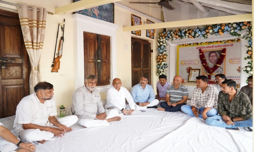प्रहलाद पटेल की माताजी को भाजपा नेताओं ने दी श्रद्धांजलि