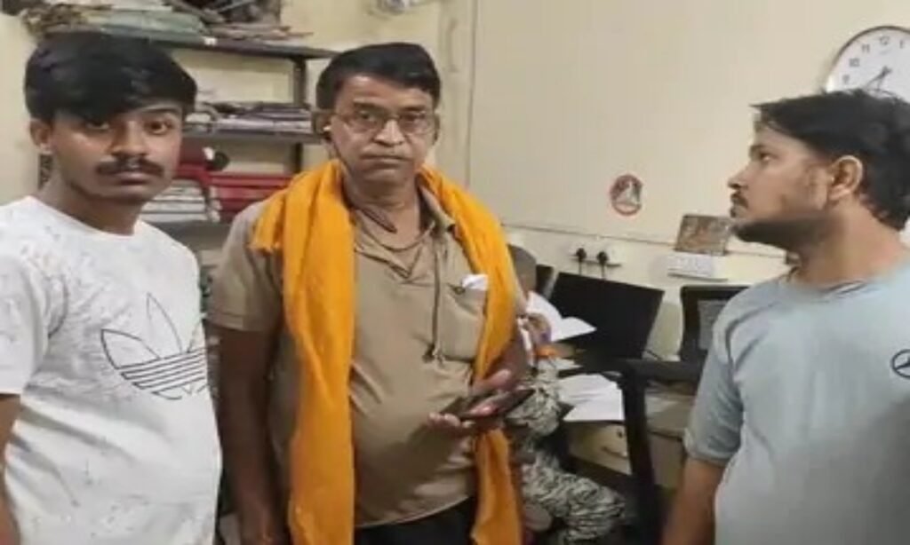 भिंड में शराब माफिया ने पिता-पुत्र पर किया हमला