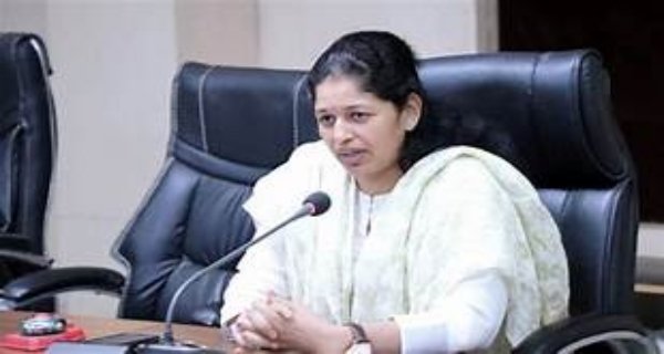 कलेक्टर का अल्टीमेटम, तीन दिन में शिकायतों का करें निराकरण