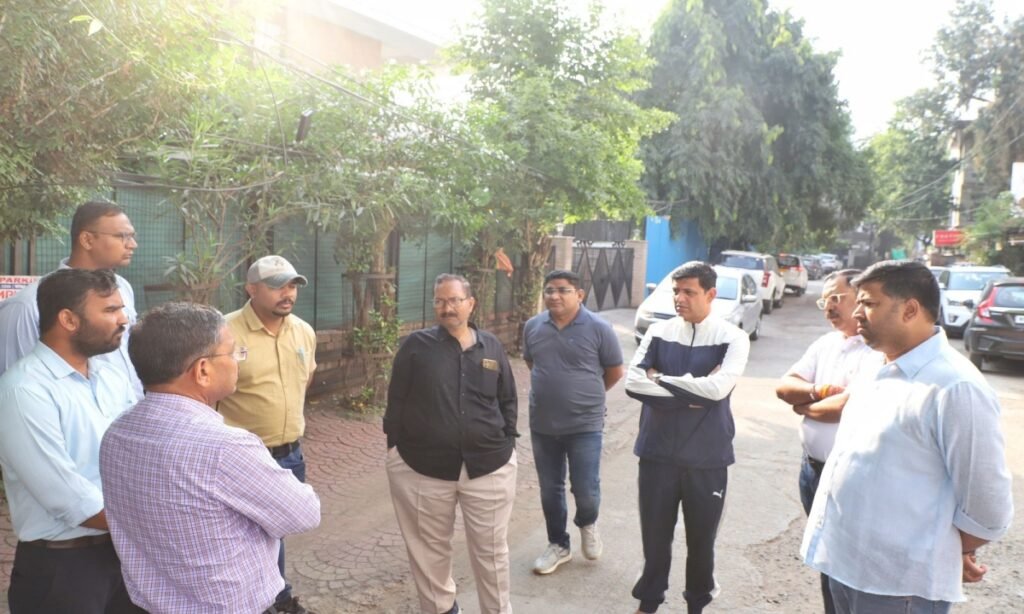 सड़क ठेकेदार को ब्लैकलिस्ट करने के आदेश