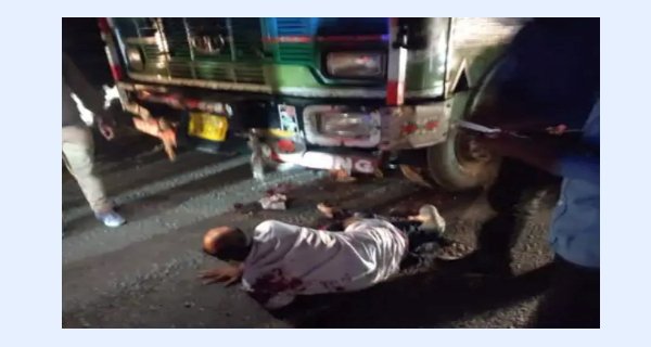 ट्रक की टक्कर से बाइक सवार परिवार घायल