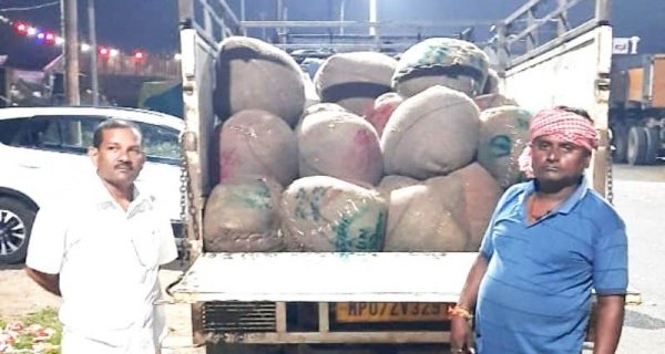 बरेठा टोल प्लाजा पर खाद्य सुरक्षा टीम ने जब्त किया 47 डलिया मावा