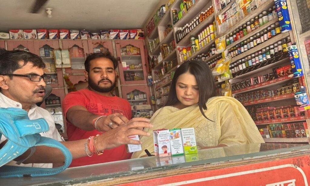 दवा बाजार, सिटी सेंटर और हुरावली क्षेत्र की प्रमुख थोक दवा दुकानों का औचक निरीक्षण