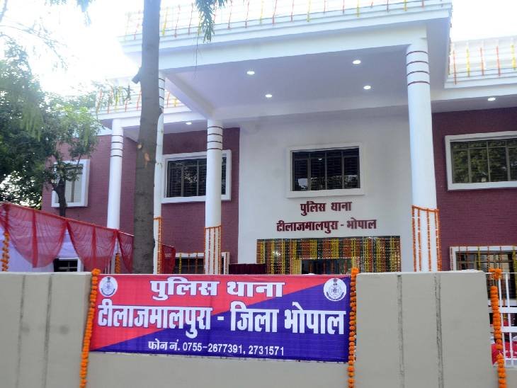 धारदार तलवार लहराते धराया बदमाश