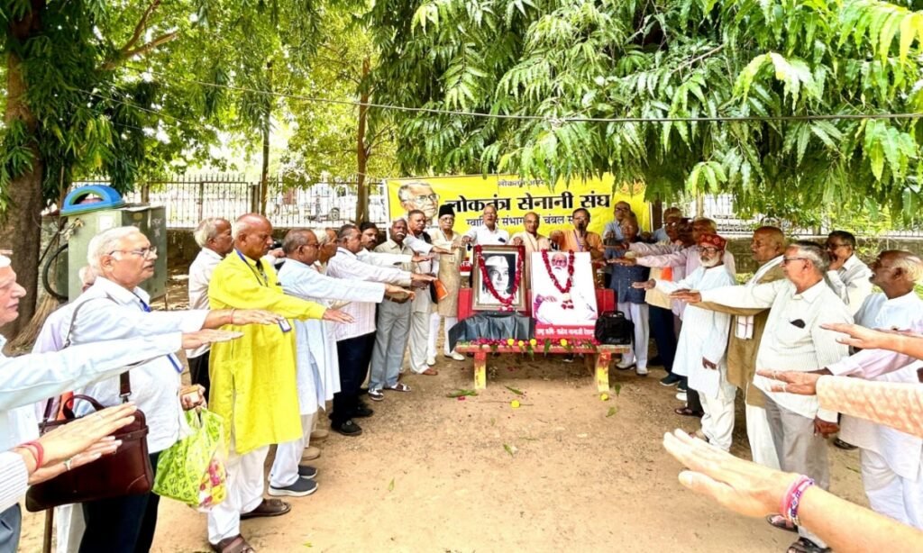 लोकतंत्र सेनानियों ने विदेशी वस्तुओं के बहिष्कार का लिया संकल्प