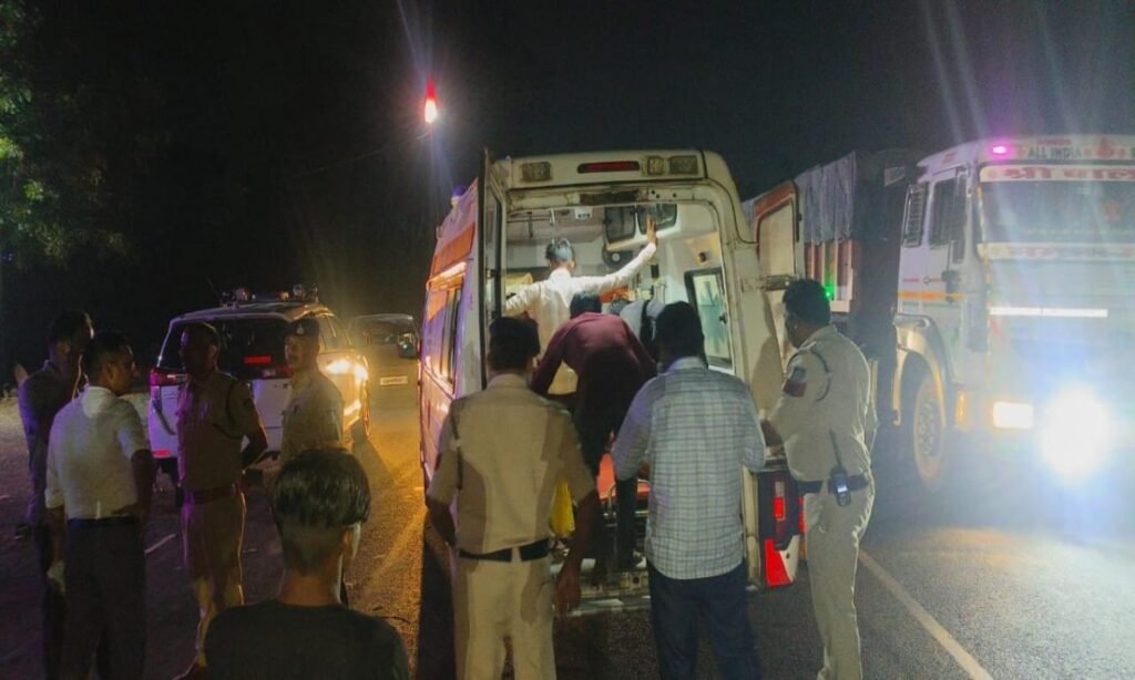 सागर मार्ग पर ऑटो रिक्शा का भीषण एक्सीडेंट,आधा दर्जन घायल,अस्पताल में भर्ती