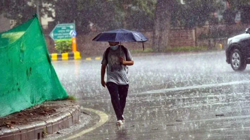 दक्षिणी मप्र में बारिश-आंधी से बदला मौसम, बारिश और तेज हवा चल रही