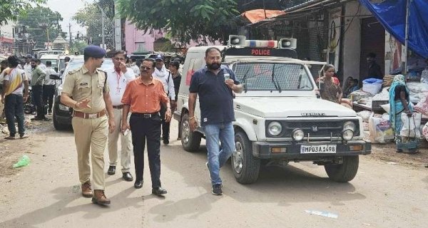 दशहरा को ध्यान में रखकर अधिकारियों ने किया शहर भ्रमण