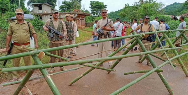 मेघालय में हिंसक भीड़ 21 लोगों को बचाया गया