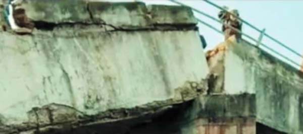 केरवां बाँध के फुट ब्रिज का एक स्पान क्षतिग्रस्त, प्रशासन ने की स्थिति स्पष्ट