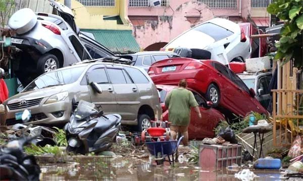 फिलीपींस में मचा हाहाकार