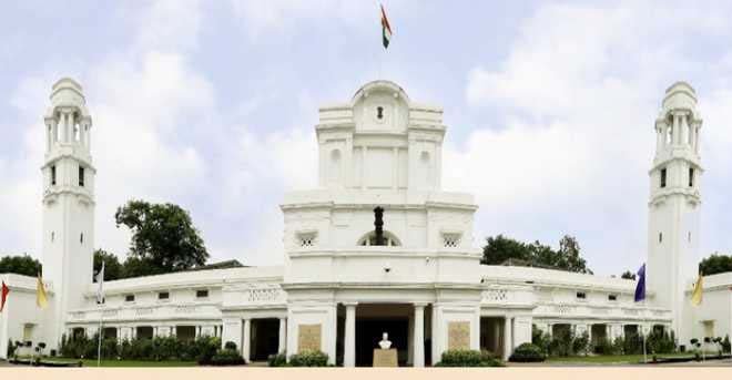 दिल्ली में प्रदूषण को लेकर बड़ा फैसला, सरकारी-प्राइवेट दोनों के 50 प्रतिशत कर्मचारी करेंगे घर से काम