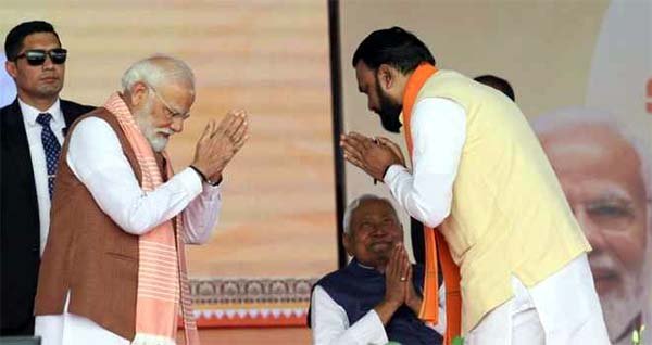 मोदी ने नीतीश, सम्राट और सिन्हा को बधाई दी